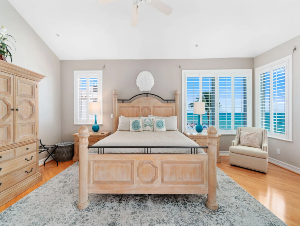 Luxurious 6-Bedroom Beachfront Residence Near Bonita Beach